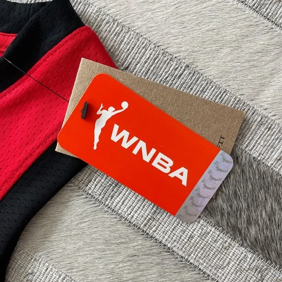 Nike Kelsey Plum #10 LV Aces Jersey 🏀 - Picture 5 of 7